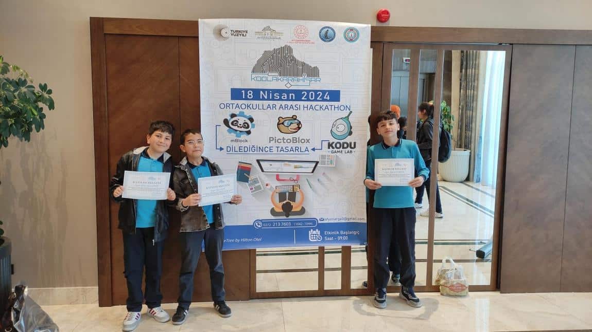 Öğrencilerimiz KodlaKarahisar Okullar Arası Hackathon'a Katıldı